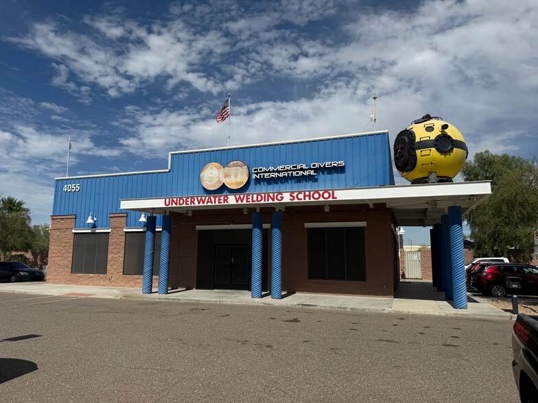 More Photos Of 4055 S Sarival Ave, Goodyear Showroom For Lease