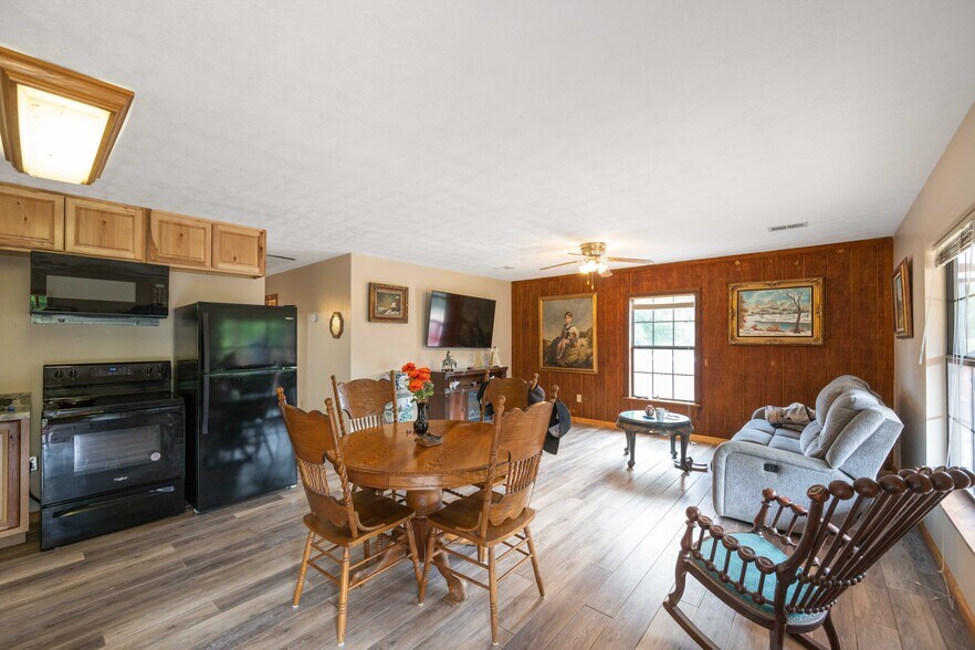 More Photos Of 7386 Mt Carmel Rd, Decaturville Convenience Store For Sale