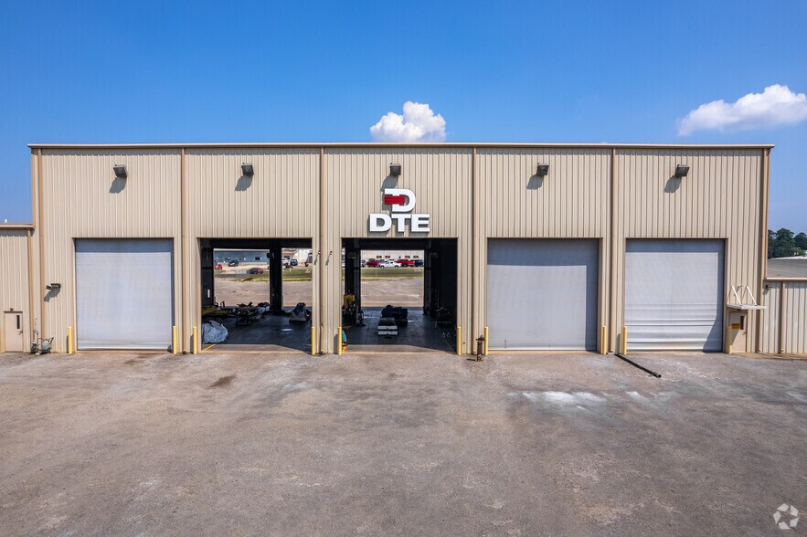 More Photos Of 851 W Harrison Rd, Longview Service For Sale