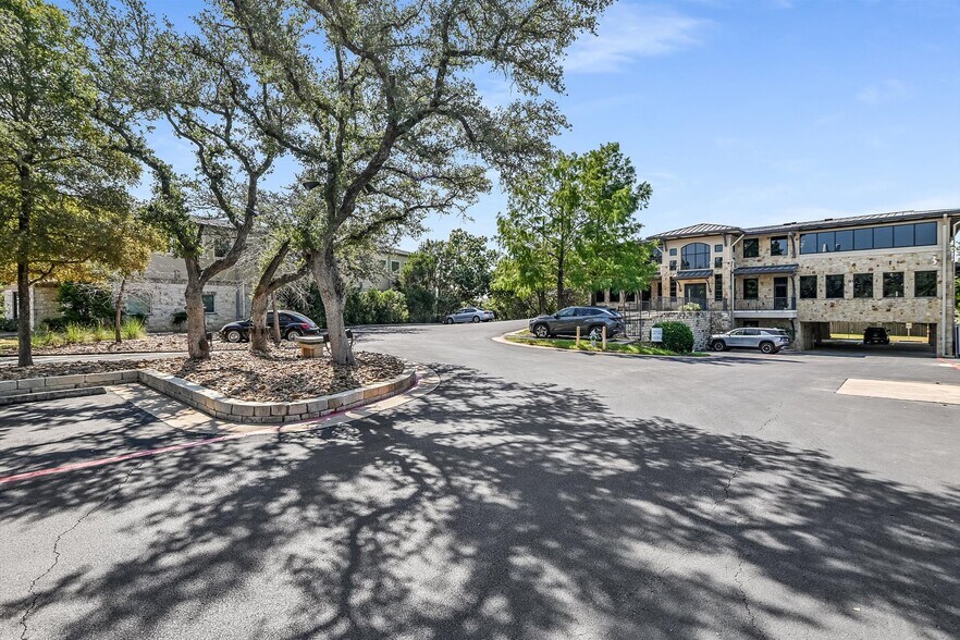 More Photos Of 7 Lakeway Centre Ct N, Lakeway Office For Lease