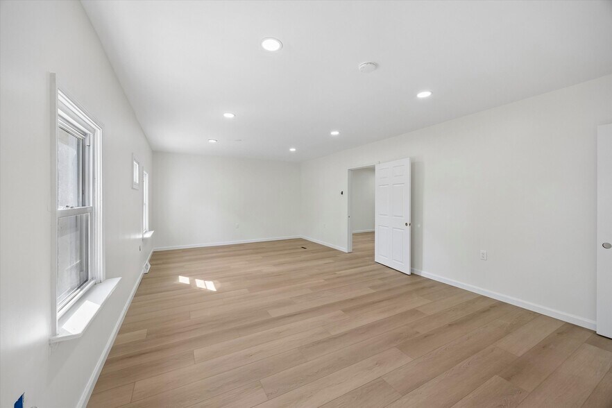 More Photos Of 102 Bristol Oxford Valley Rd, Langhorne Specialty For Lease