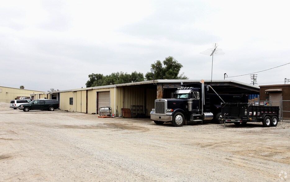 More Photos Of 909 Center St, Riverside Warehouse For Sale