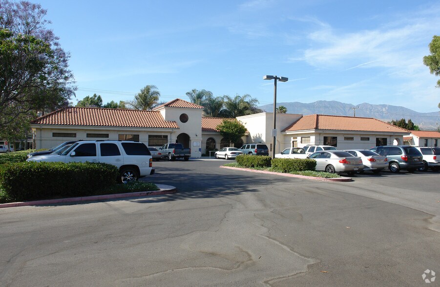 Primary Photo Of 400 E Santa Barbara St, Santa Paula Medical For Sale