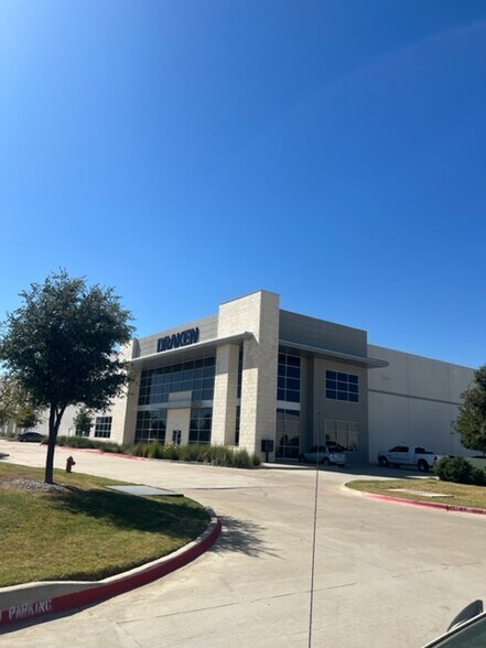 Primary Photo Of 15277 Heritage Pky, Fort Worth Distribution For Lease
