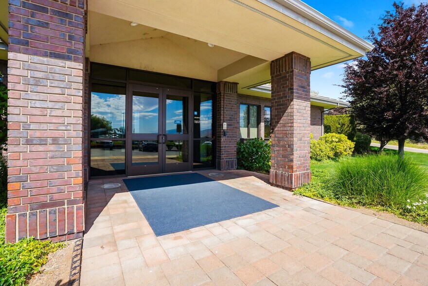 More Photos Of 925 Triple Crown Ave, Yakima Office For Sale