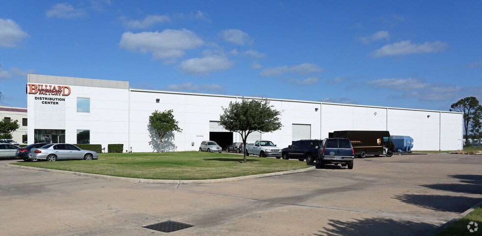More Photos Of 8440 N Sam Houston Pky W, Houston Warehouse For Sale