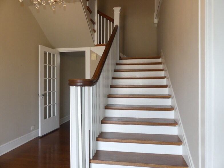 More Photos Of 304 S Trinity St, Decatur Office Residential For Lease