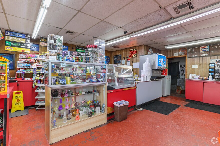More Photos Of 401 W Broadway St, Altus Convenience Store For Sale