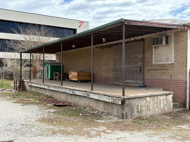 More Photos Of 1507 E 71st St, Tulsa Freestanding For Sale