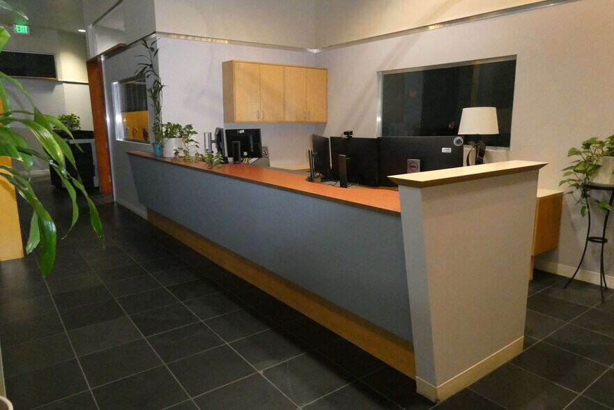 More Photos Of 6100-6120 San Fernando Rd, Glendale Office For Sale