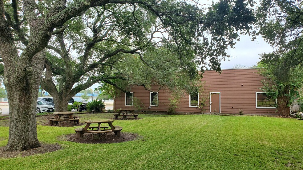More Photos Of 151 Park Ave, League City Office For Lease