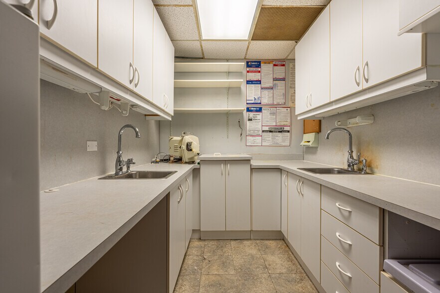 More Photos Of 183 S Bloomingdale Rd, Bloomingdale Medical For Lease