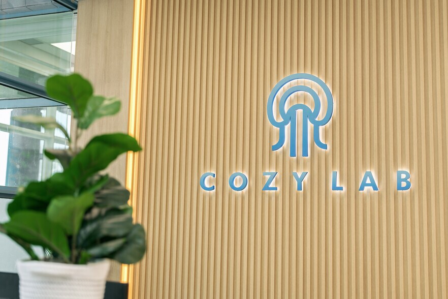 Primary Photo Of 1128 W Broadway, Vancouver Coworking Space