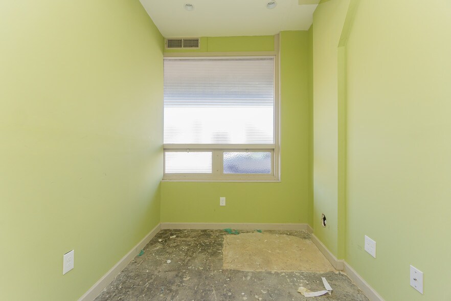 More Photos Of 2415 Church St, Galveston Light Distribution For Lease