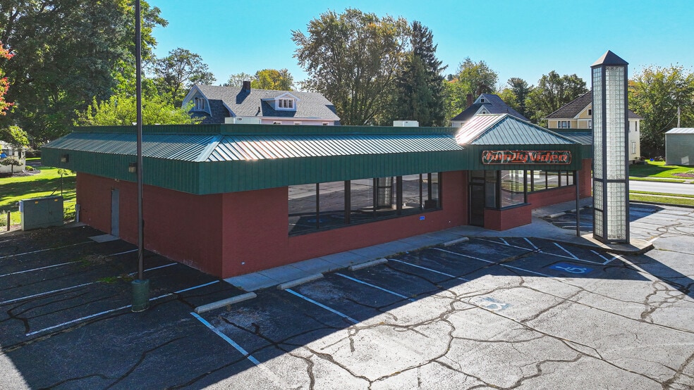 More Photos Of 520 Harding Way W, Galion Freestanding For Lease