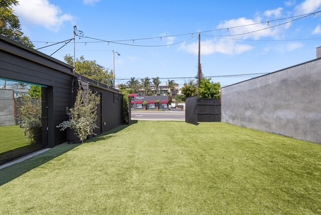 More Photos Of 1630 Aviation Blvd, Redondo Beach Loft Creative Space For Sale
