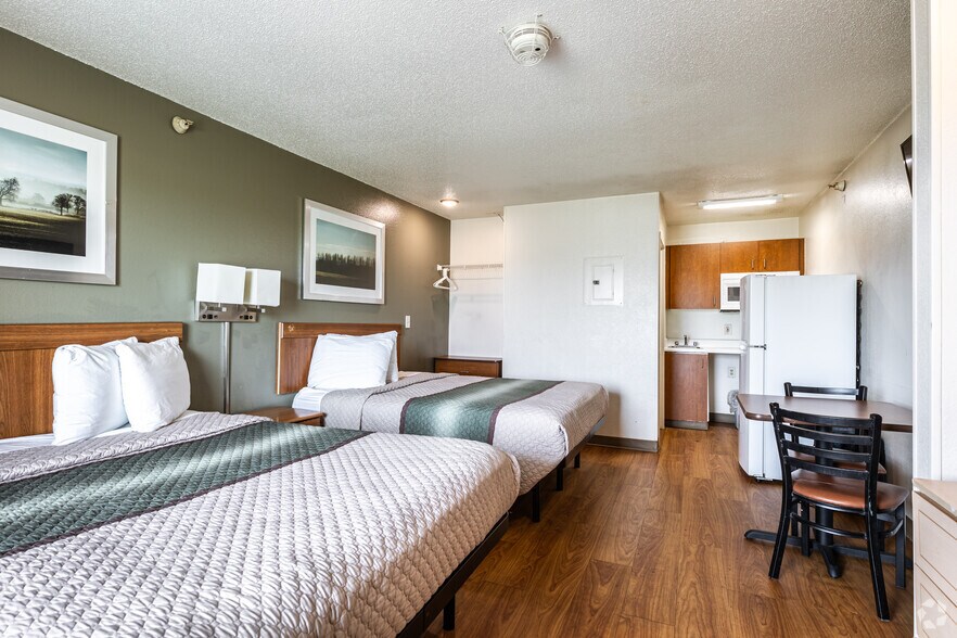 More Photos Of 4301 N Corrington Ave, Kansas City Hotel For Sale