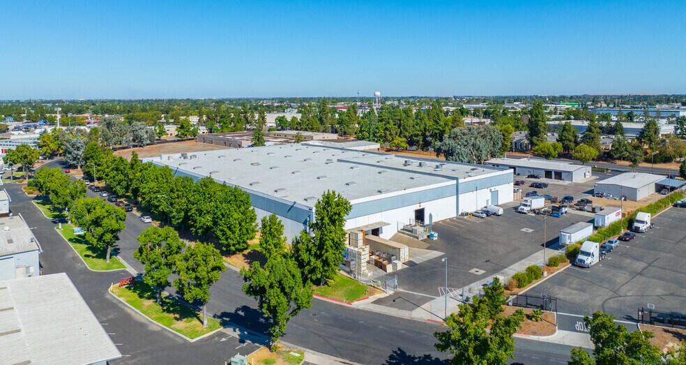 More Photos Of 1192 Vanderbilt Cir, Manteca Warehouse For Lease