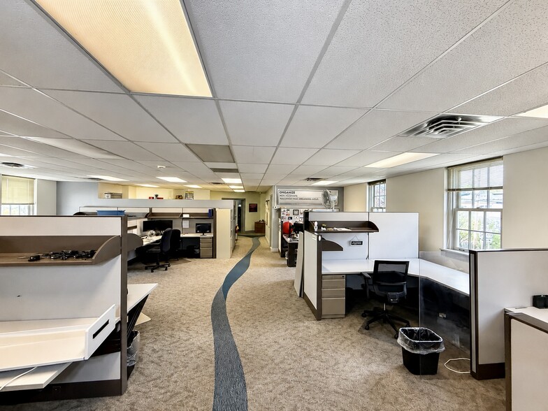 More Photos Of 102 Washington St, Manlius Office For Sale