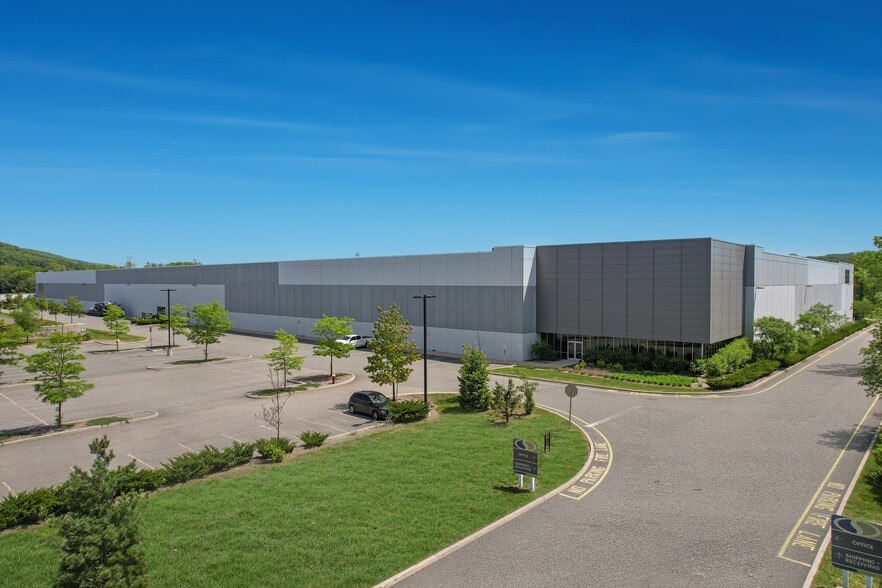 More Photos Of 100 Performance Dr, Mahwah Distribution For Lease