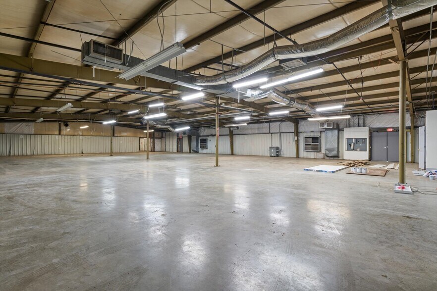More Photos Of 1811-1813 Old Estill Springs Rd, Tullahoma Warehouse For Sale