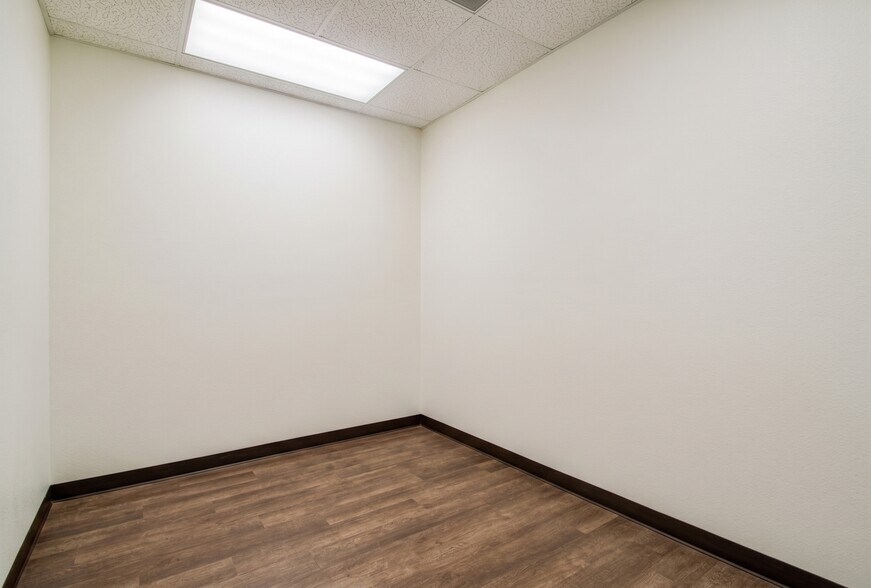 More Photos Of 5565 Woodbine Rd, Pace Office For Lease