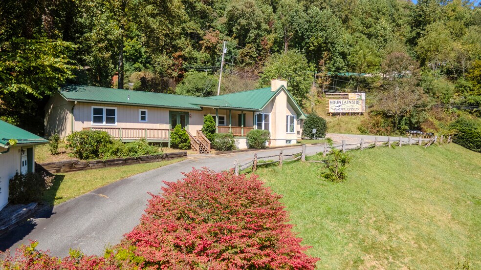 More Photos Of 8356 Sylva Rd, Franklin Office For Sale