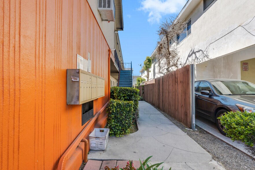 More Photos Of 1531 Corinth Ave, Los Angeles Apartments For Sale