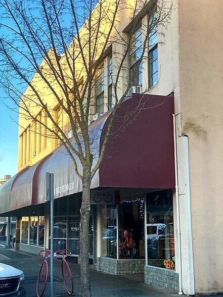 More Photos Of 174-188 NE Commercial St, Salem Storefront Retail Office For Lease