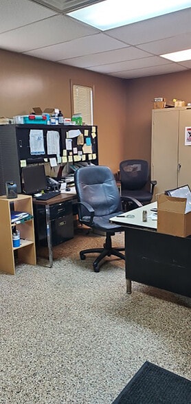 More Photos Of 3822 Victory Ave, Louisville Warehouse For Lease