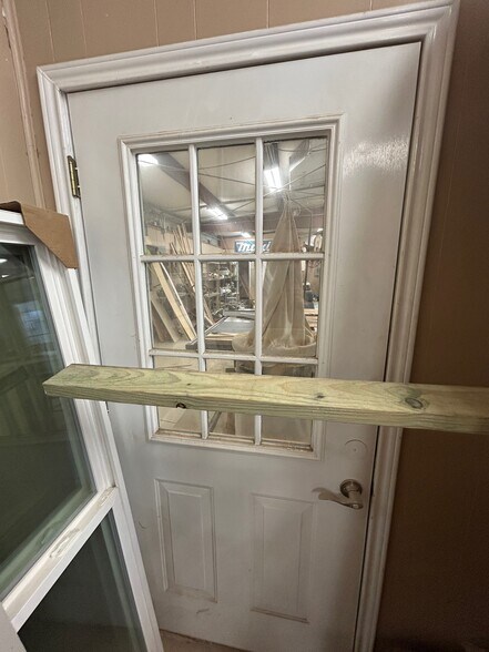 More Photos Of 145 N 13th St, Beaumont Industrial For Sale