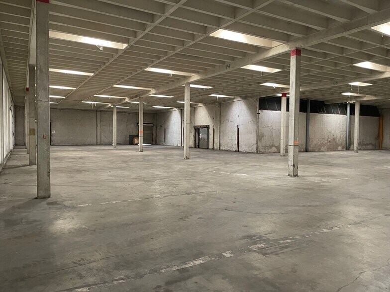 More Photos Of 6530 Leopard St, Corpus Christi Distribution For Lease