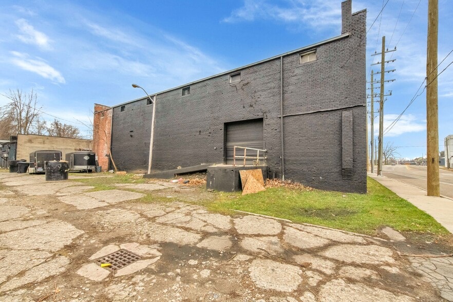 More Photos Of 2232-2240 Bellevue St, Detroit Industrial For Sale