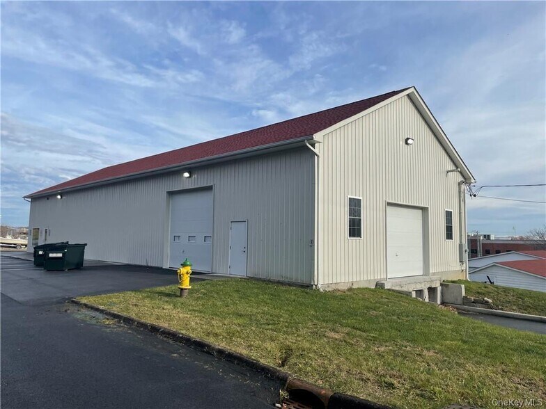 More Photos Of 75 Bill Larkin Dr, New Windsor Industrial For Sale
