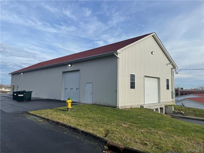 More Photos Of 75 Bill Larkin Dr, New Windsor Township Industrial For Sale