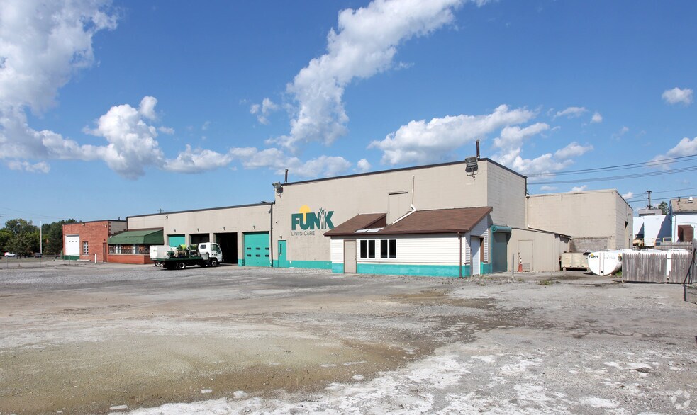 Primary Photo Of 555 Orchard Park Rd, West Seneca Warehouse For Lease