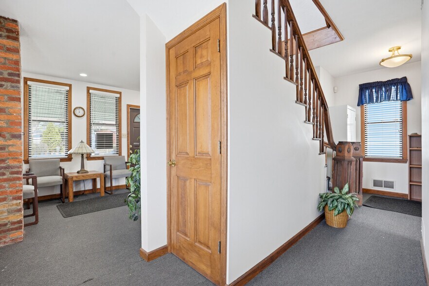 More Photos Of 8306 Ohio River Blvd, Pittsburgh Office For Sale