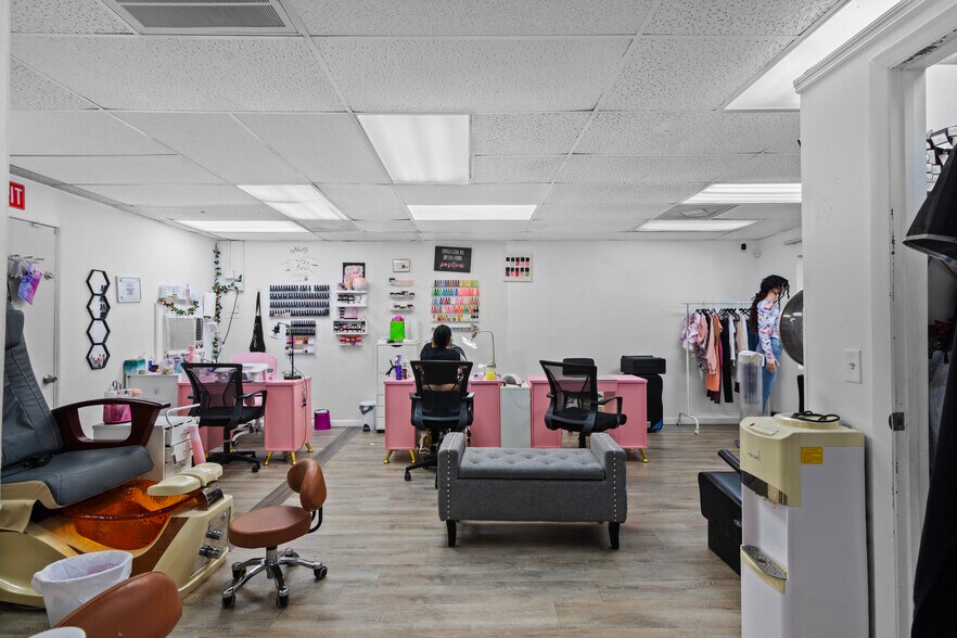 More Photos Of 5801-5841 Dahlia Dr, Orlando Office For Sale