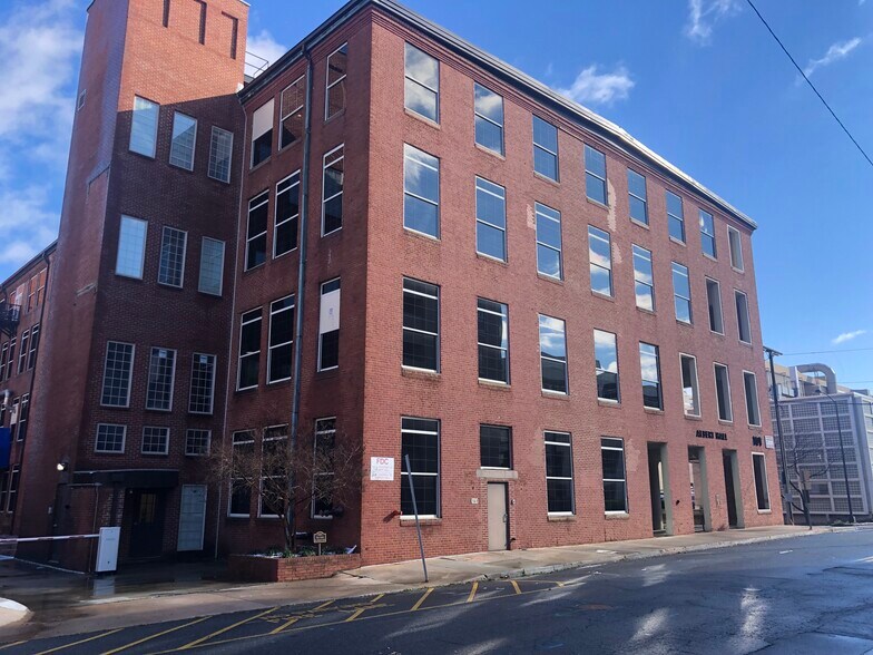 Primary Photo Of 101 N Chestnut St, Winston-Salem Medical For Lease