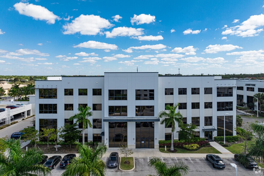 More Photos Of 3555 Kraft Rd, Naples Office For Lease