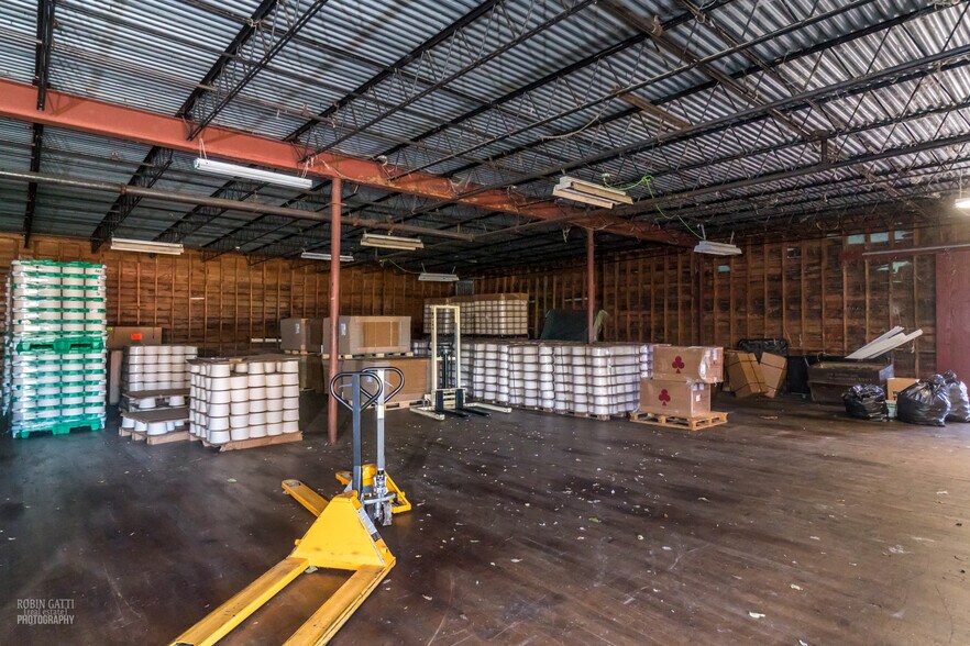 More Photos Of 94 E Adams St, Forsyth Warehouse For Lease