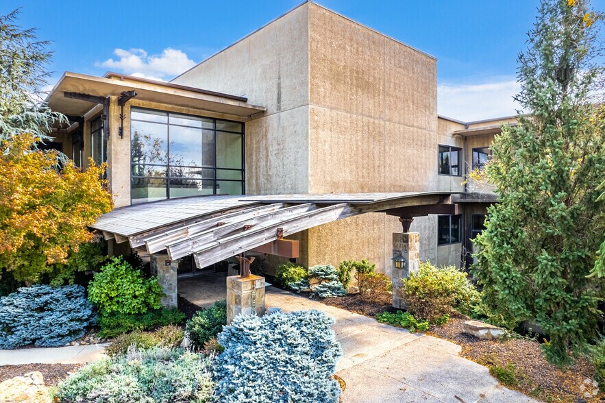 More Photos Of 25501 W Valley Pky, Olathe Unknown For Lease