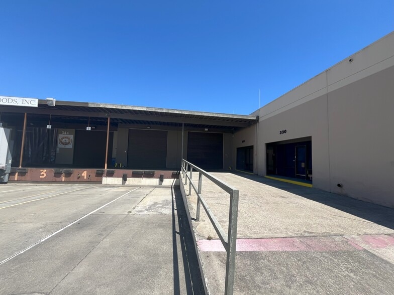 More Photos Of 300-332 Littlefield Ave, South San Francisco Showroom For Lease