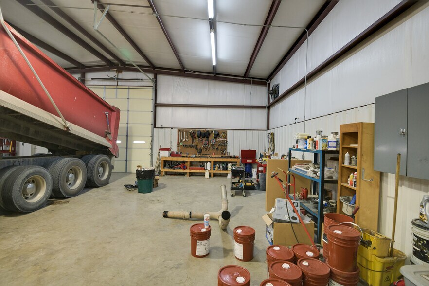 More Photos Of 2533 Highway 41A S, Shelbyville Showroom For Sale