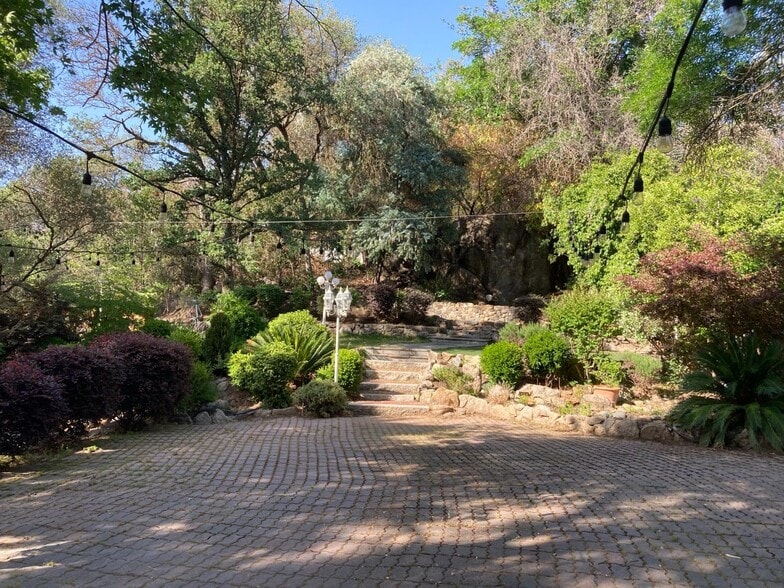 More Photos Of 42975 Sierra Dr, Three Rivers Hotel For Sale