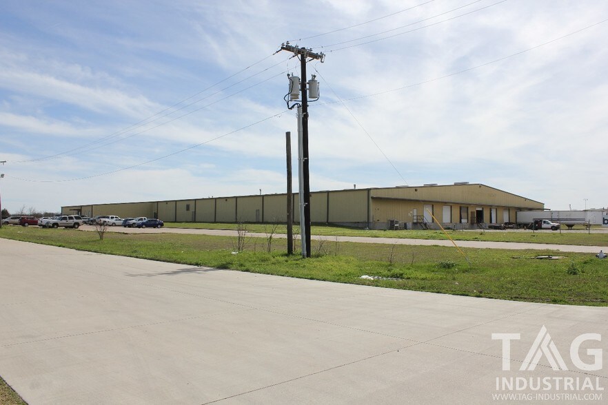 More Photos Of 1520 E Wintergreen Rd, Hutchins Industrial For Sale