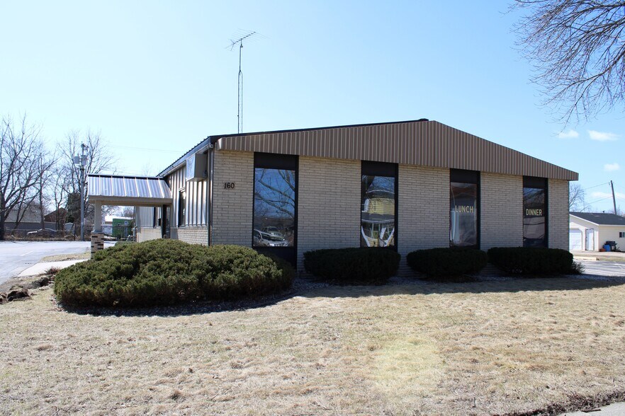 More Photos Of 160 W Scott St, Fond Du Lac General Retail For Sale