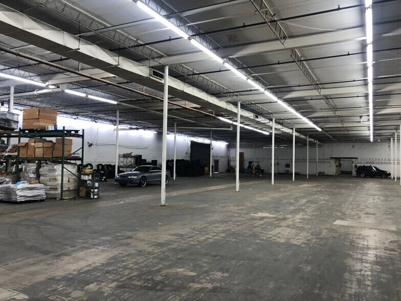 More Photos Of 5107 W University Blvd, Jacksonville Warehouse For Sale