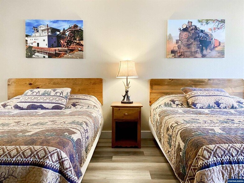 More Photos Of 179 S Mill St, Sumpter Hotel For Sale