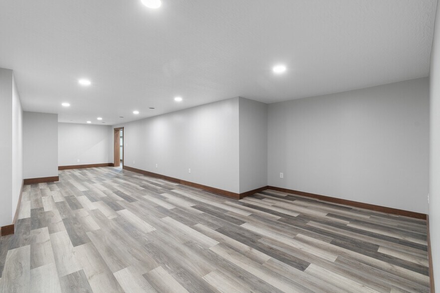 More Photos Of 4291 Manchester Ave NW, North Lawrence Office For Sale